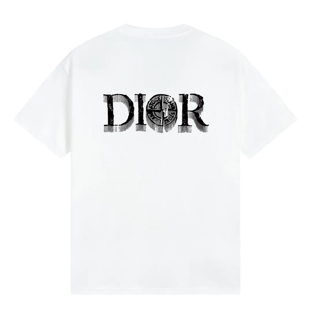 W605#P110💰 2025🆕 Stone lsland/Stone Island joint Dior printed short-sleeved T-shirt ⚠️[Original creation with high control of details] -Made of 260g combed cotton double yarn, soft and comfortable to the touch, sweat-absorbent and breathable. -Simple basic and versatile style, original quality, the first choice for couples. -Made by a large factory, four needles and five threads on the shoulder, neat alignment, high quality workmanship. -Same style for men and women. Very versatile, one piece for everyone, details are clearly visible. Color: black and white black blue white Size: M L